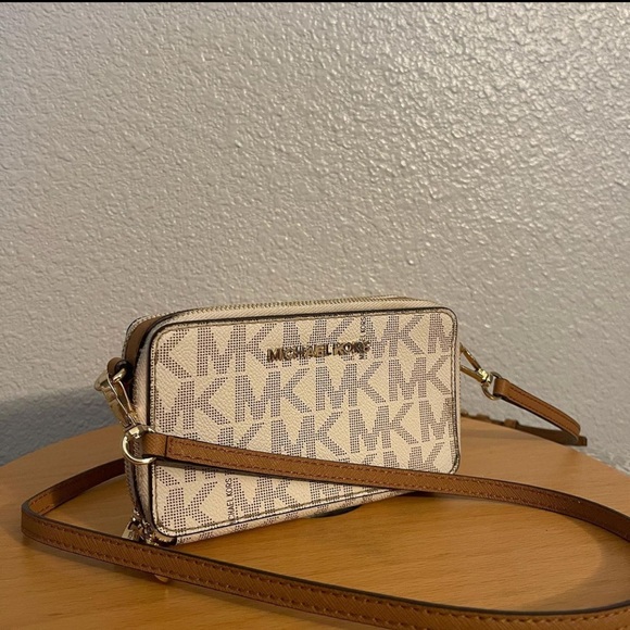 Michael Kors Crossbody Bag - Picture 3 of 3